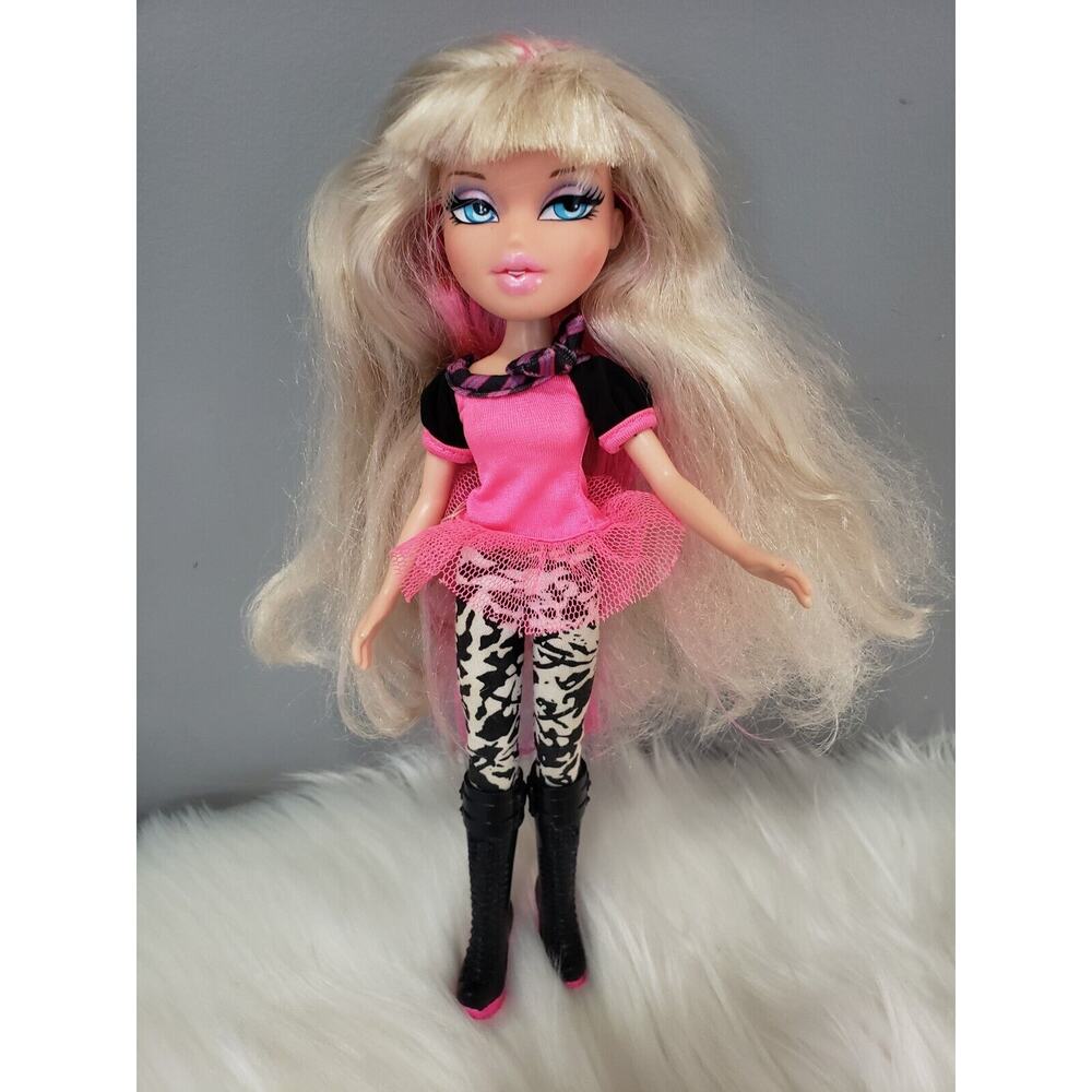 STUNNING BRATZ NEON RUNWAY CLOE‎ DOLL pink hair blonde boots outfit